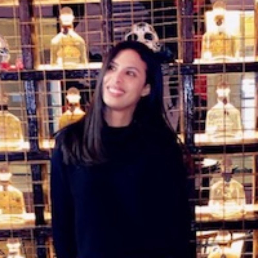 Meet your Posher, Luara